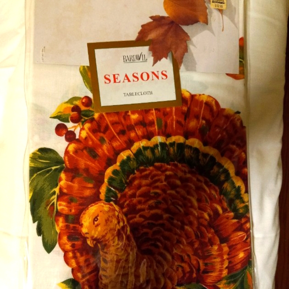 60 in (152 cm) Round Thanksgiving table cloth